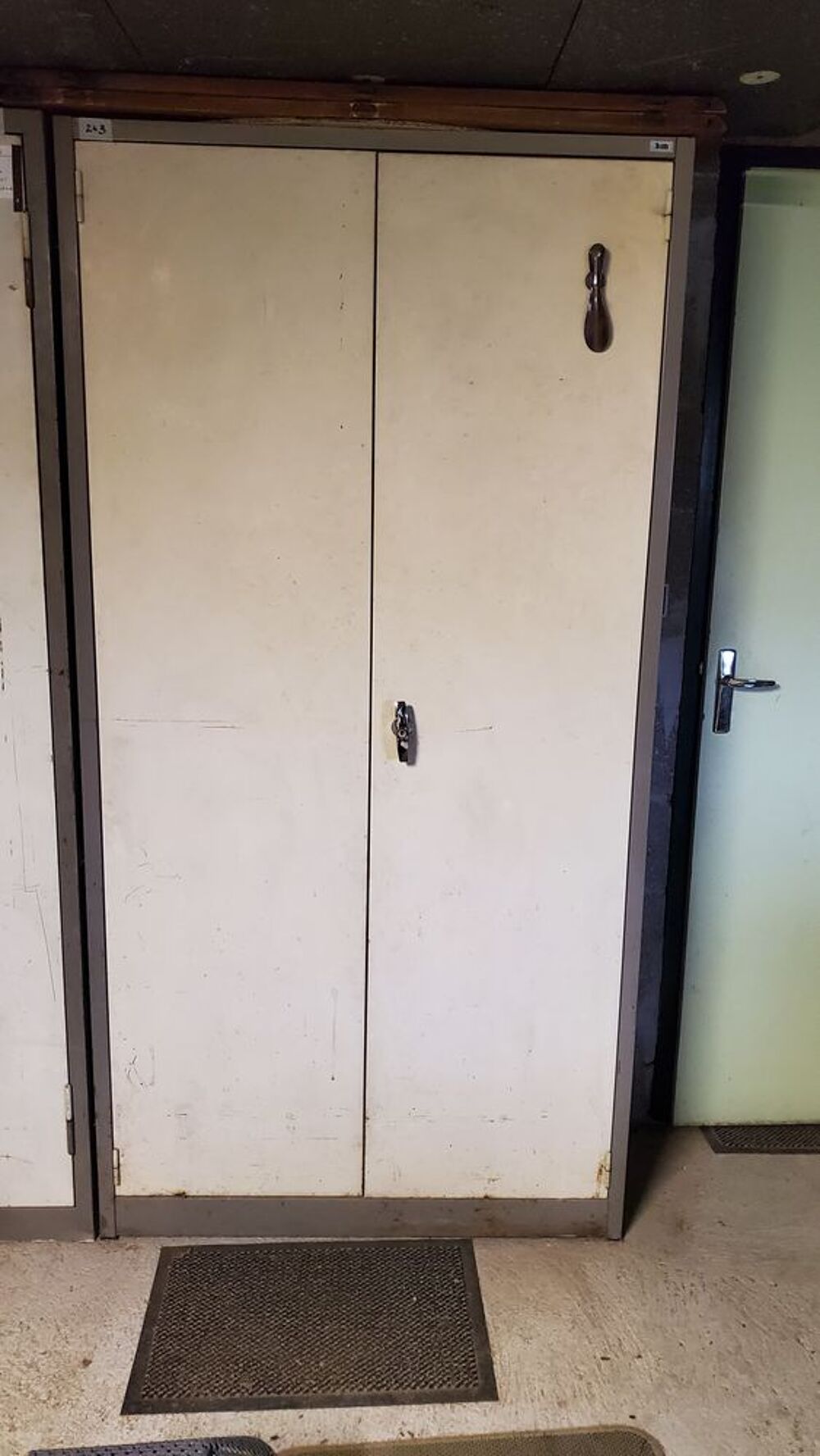 Lot de meubles m&eacute;talliques de bureau Meubles