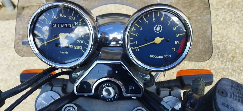 YAMAHA 2002 occasion 72650 Saint-Saturnin