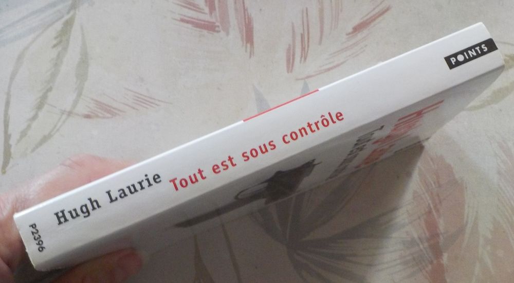 TOUT EST SOUS CONTROLE de Hugh LAURIE Ed. Sonatine Points Livres et BD