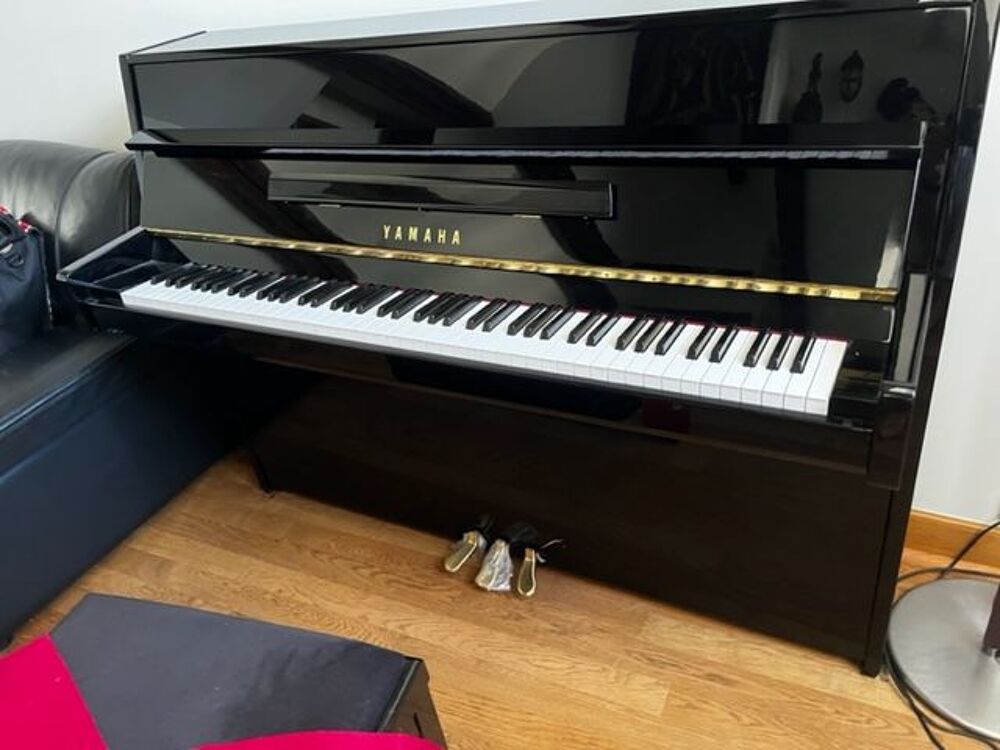 piano Yamaha B1 PE noir laqu&eacute; Instruments de musique