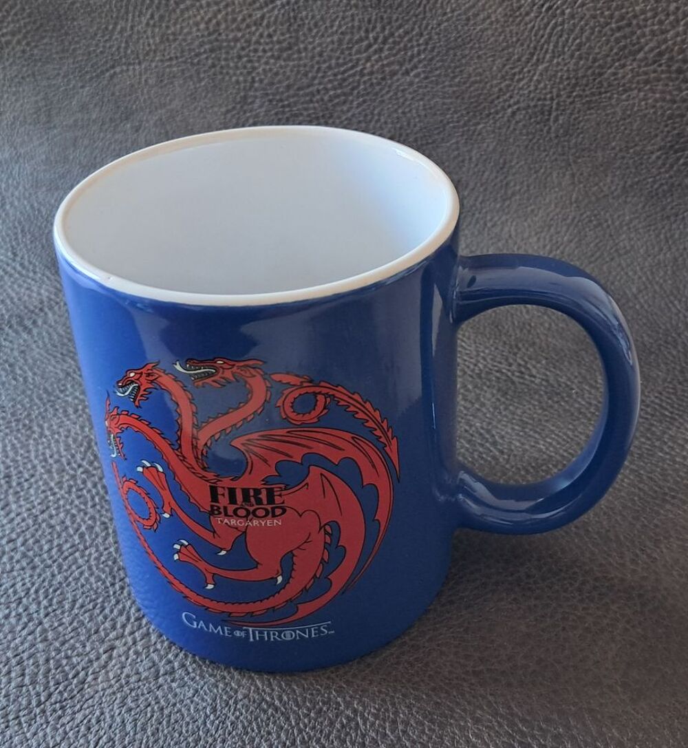 tasse mug en c&eacute;ramique 
bleu et rouge 
game of thrones 