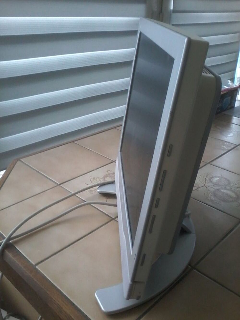 &Eacute;cran ordinateur Philips avec 2 haut parleurs et clavier Matériel informatique