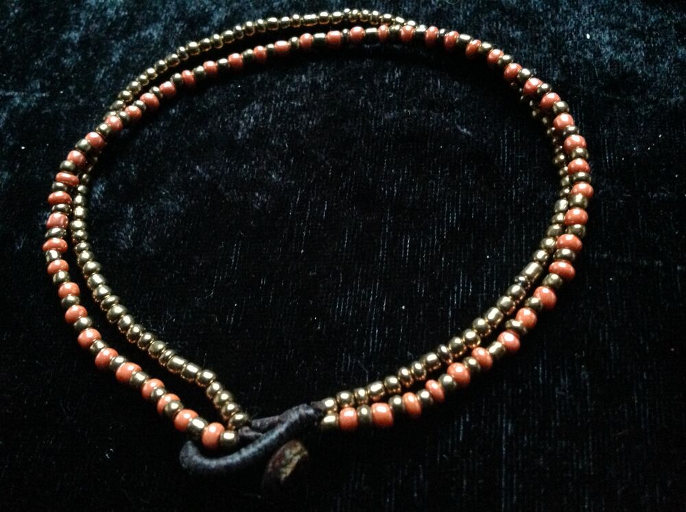 DOUBLE BRACELETS PERLES M&Eacute;TAL DOR&Eacute;ES &amp; SAUMON Envoi possible Bijoux et montres