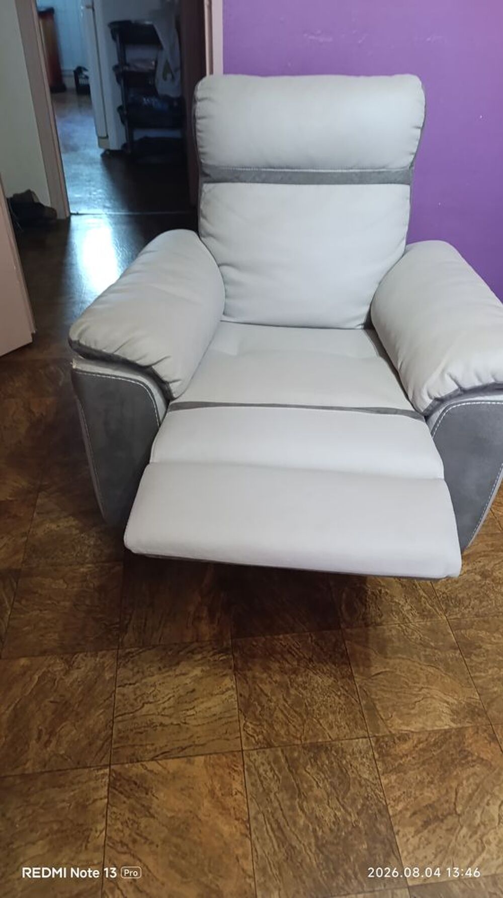 Fauteuil relax bon &eacute;tat couleur gris clair a venir chercher Meubles