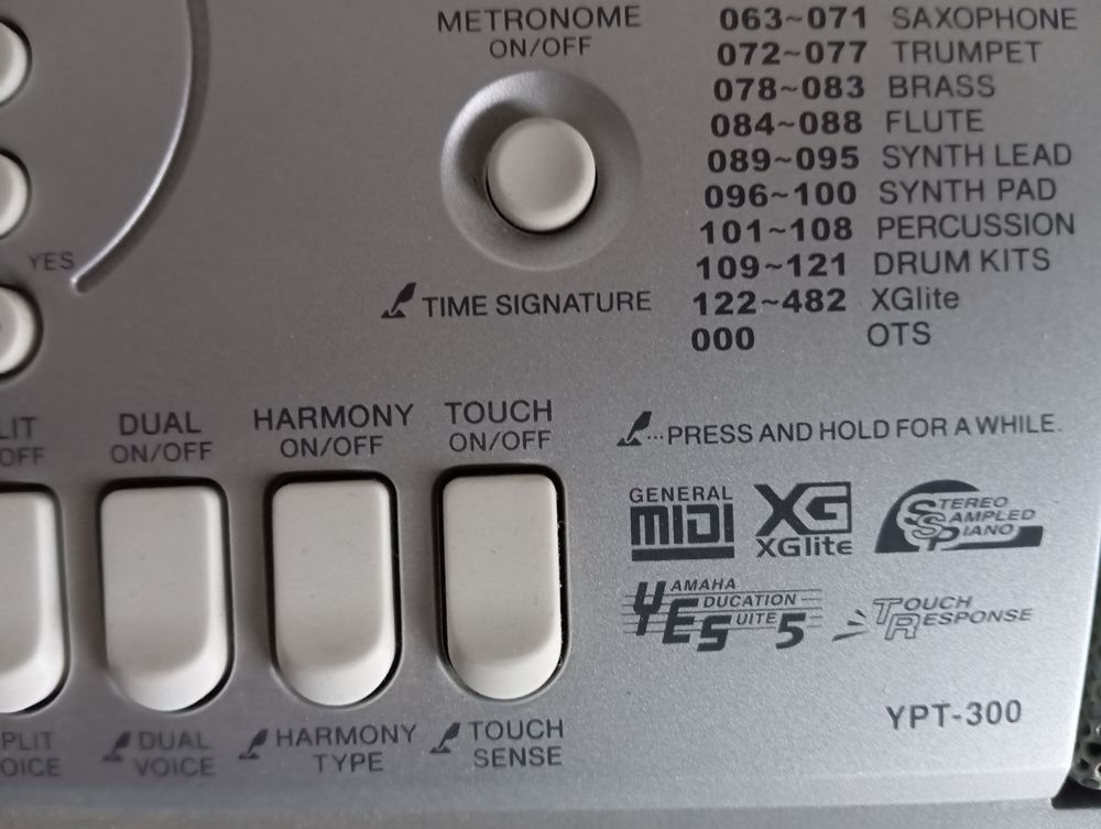 CLAVIER YAMAHA PSR-E303 Instruments de musique