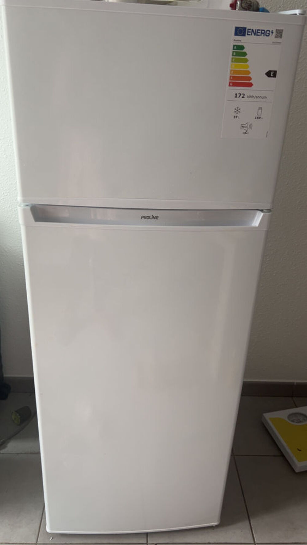 table avec deux chaises Meubles