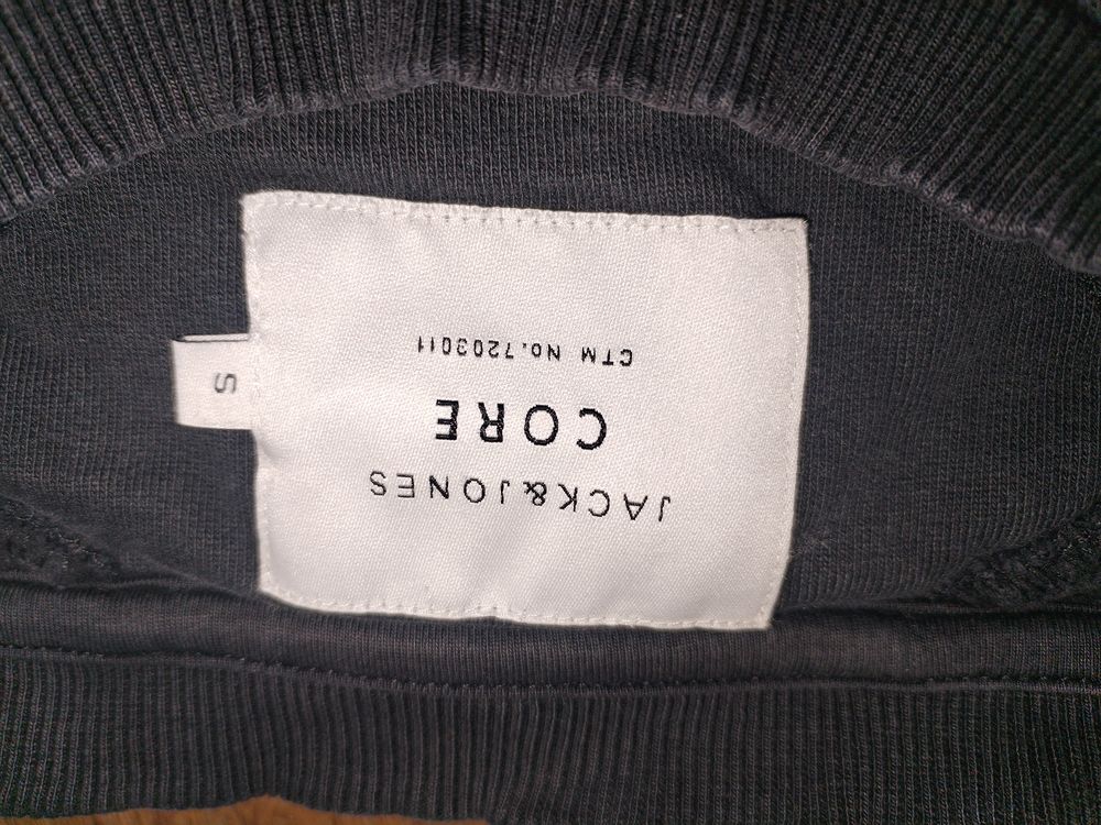 Sweat homme JACK AND JONES (taille S)
Vêtements