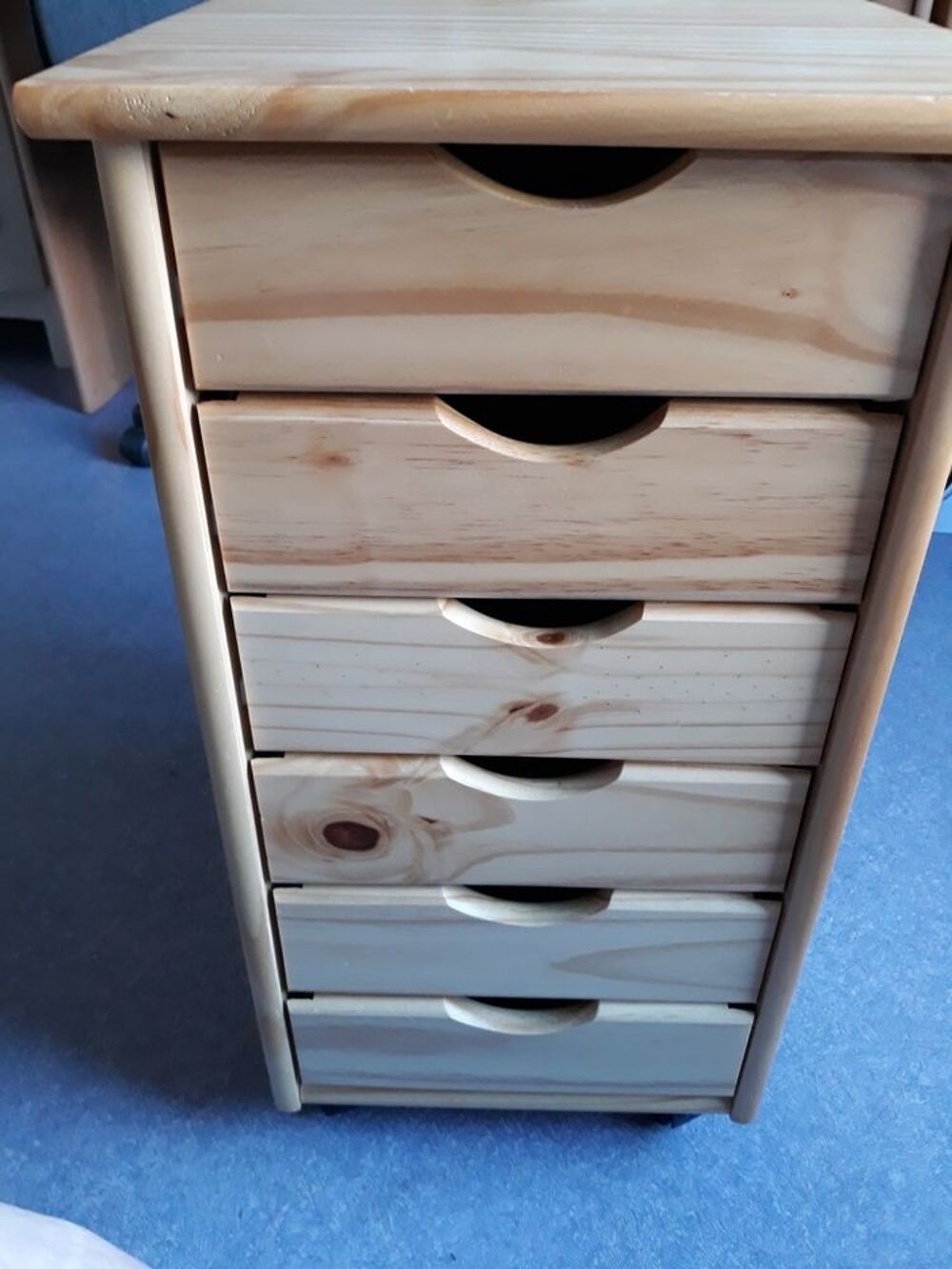 Chiffonnier fa&ccedil;on pin &agrave; roulettes Meubles