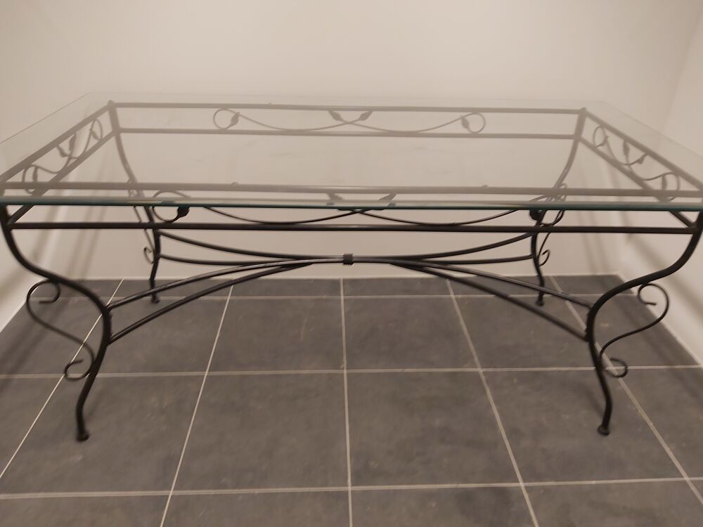 une table &agrave; manger pour 6 personnes Meubles