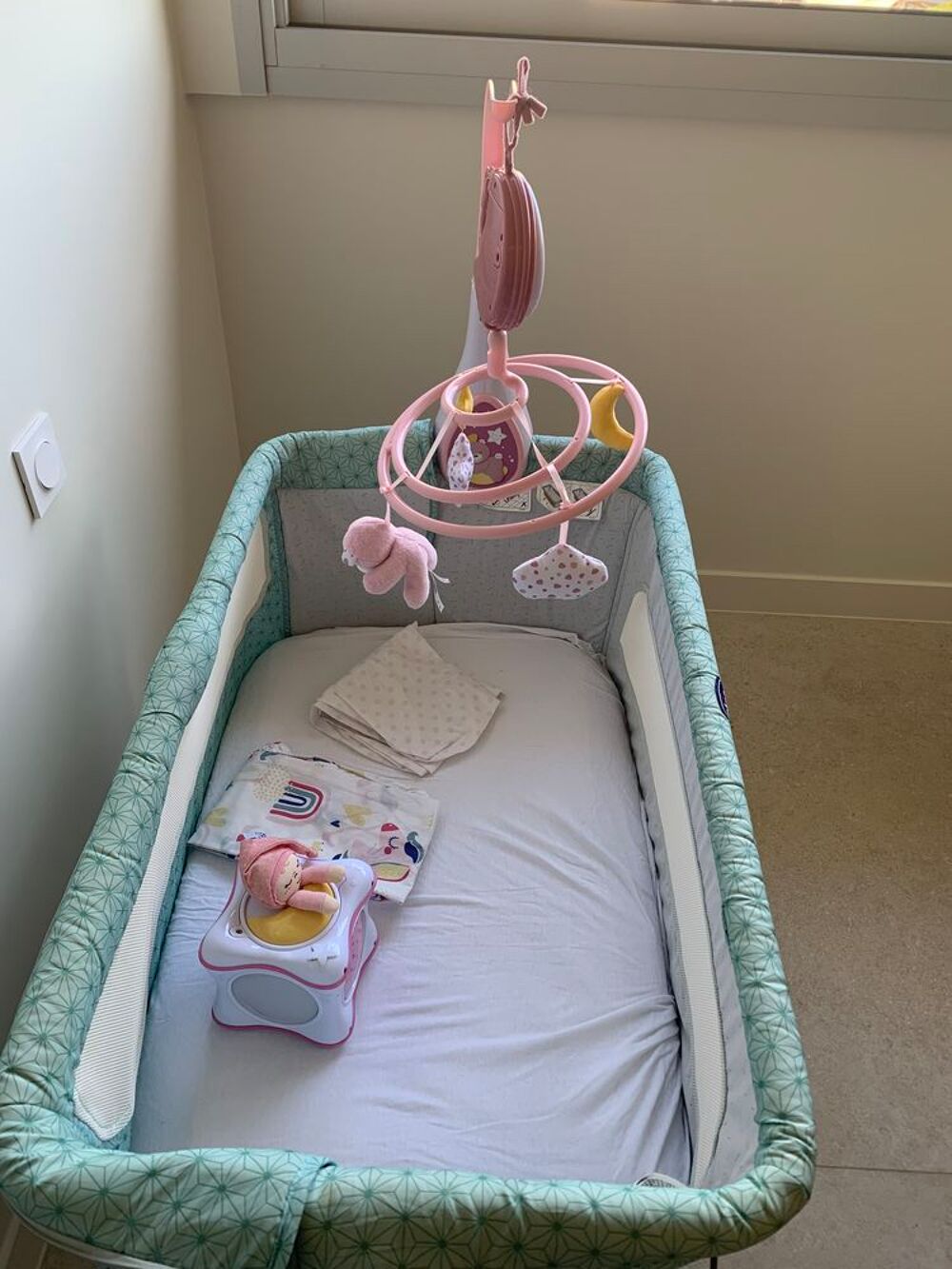 Cododo Chicco Mobile et bo&icirc;te lumineuse pour dormir Alarme Mobilier enfants