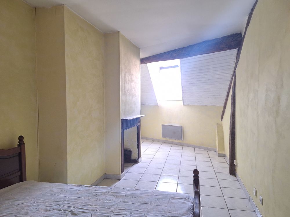 Vente Appartement Oloron, charmant T2  avec belle poutraison Oloron-sainte-marie