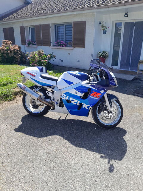 Moto SUZUKI 1999 occasion Audincourt 25400