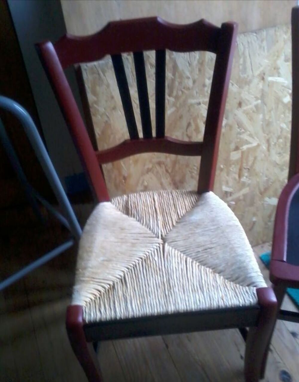Lot 1 + 1 = 2 chaises rouge noir dont une avec assise paille Meubles