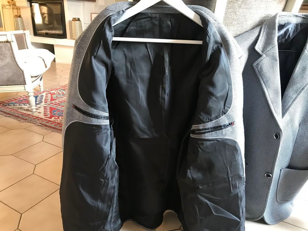 vestes de taille s+ m et neuves j'avais port&eacute; depuis 1 semaine en te te Vêtements