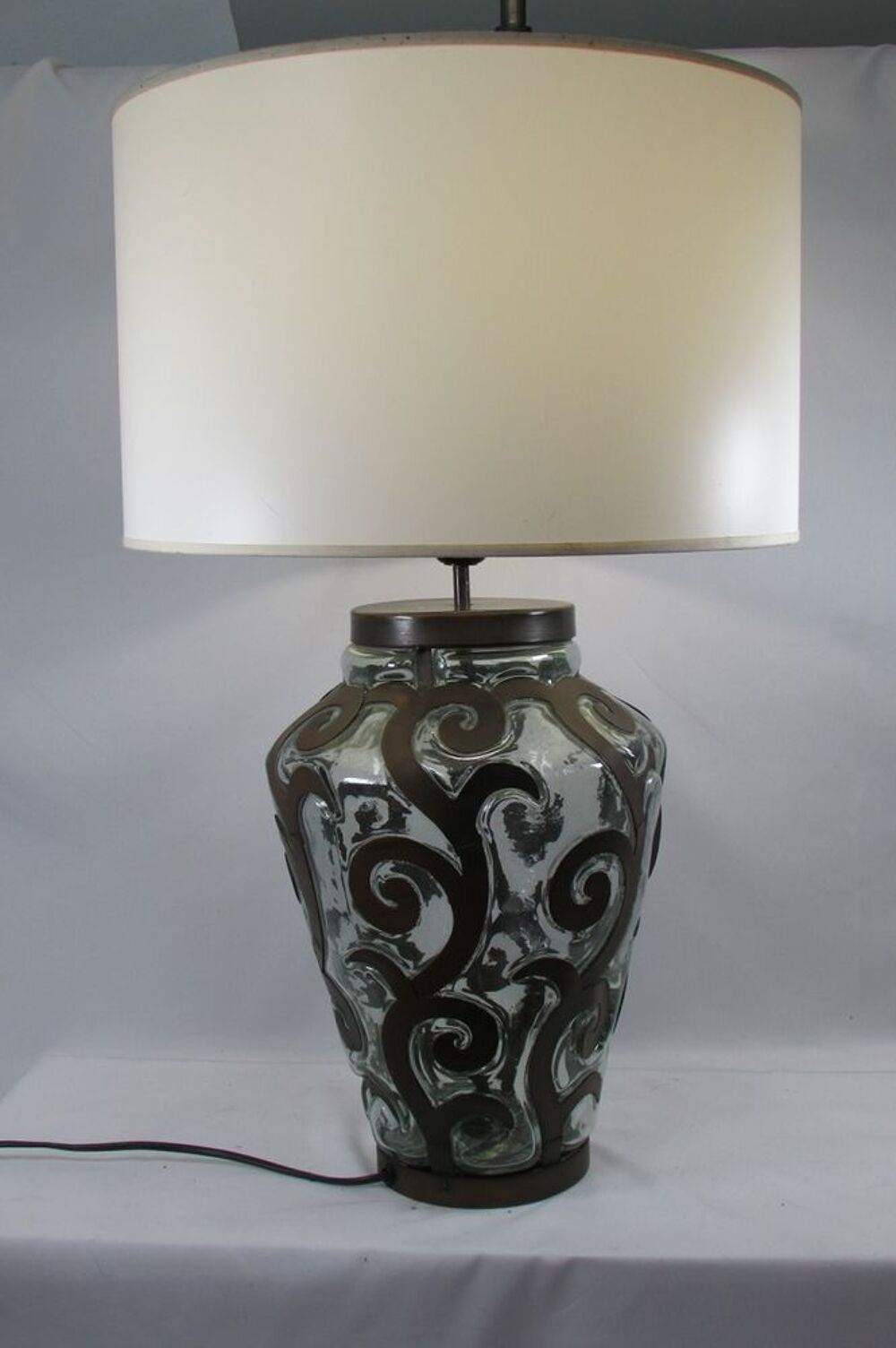 Lampe de salon, fer forg&eacute; et verre souffl&eacute; Décoration
