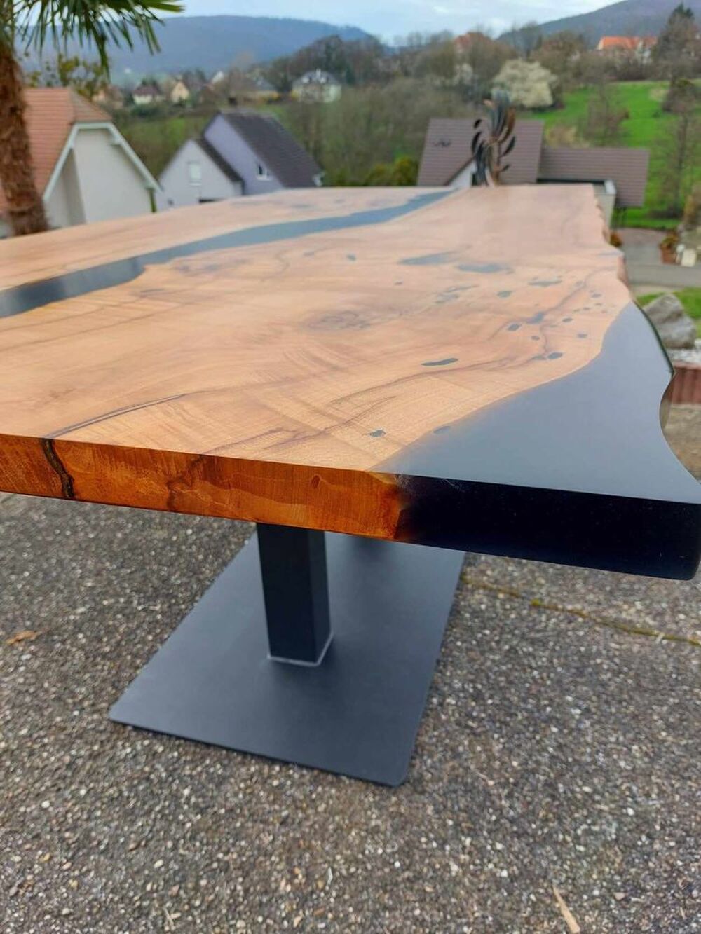 Table unique en r&eacute;sine &eacute;poxy et bois noble Meubles