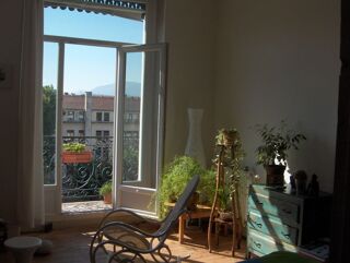  Appartement à louer 2 pièces 77 m²