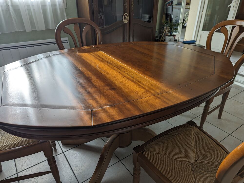 Table salle a manger avec 4 chaises Meubles