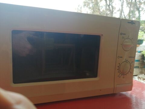 Micro-Ondes 15 Saint-Privat-de-Champclos (30)