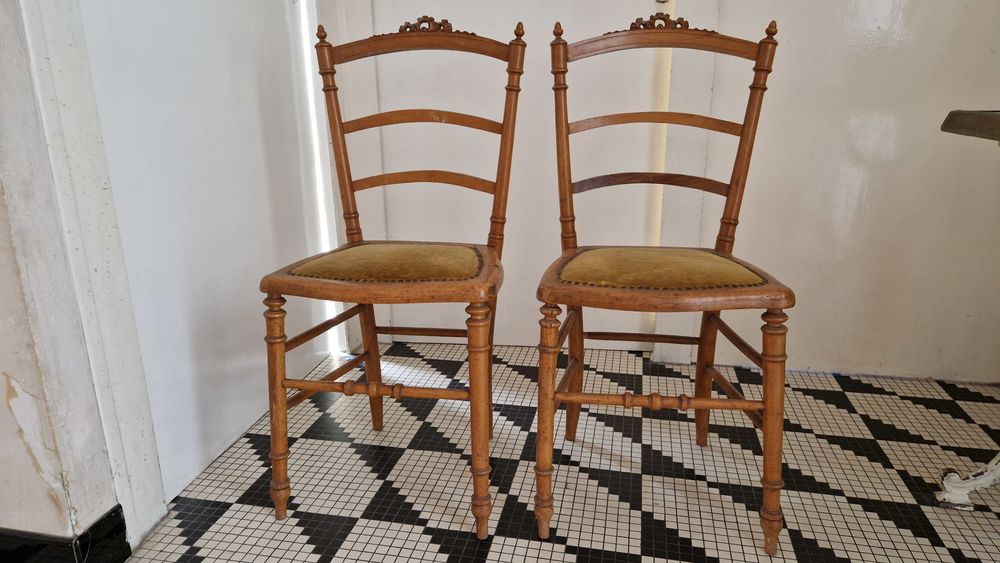 Lot de 2 chaises volantes style Napol&eacute;on III Meubles