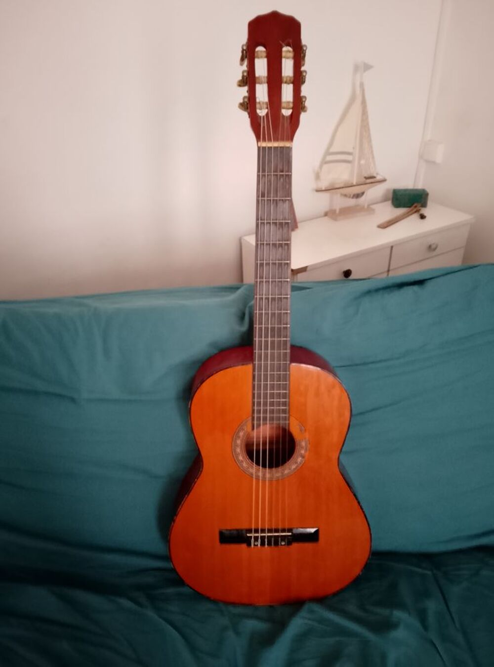 Guitare cordes compl&egrave;te pr&ecirc;te a jouer Instruments de musique