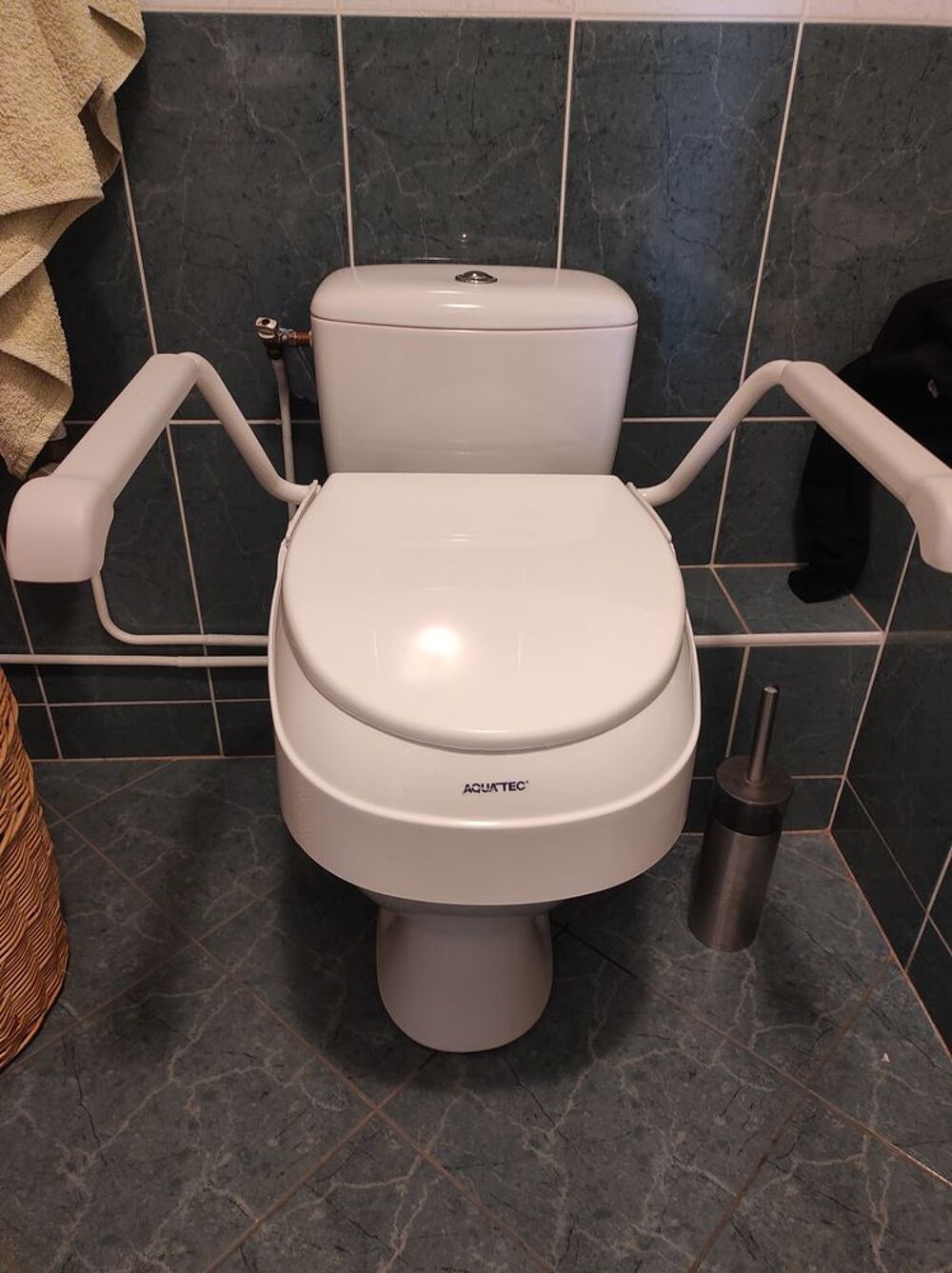 Si&egrave;ge de baignoire pivotant et surelevateur wc Meubles