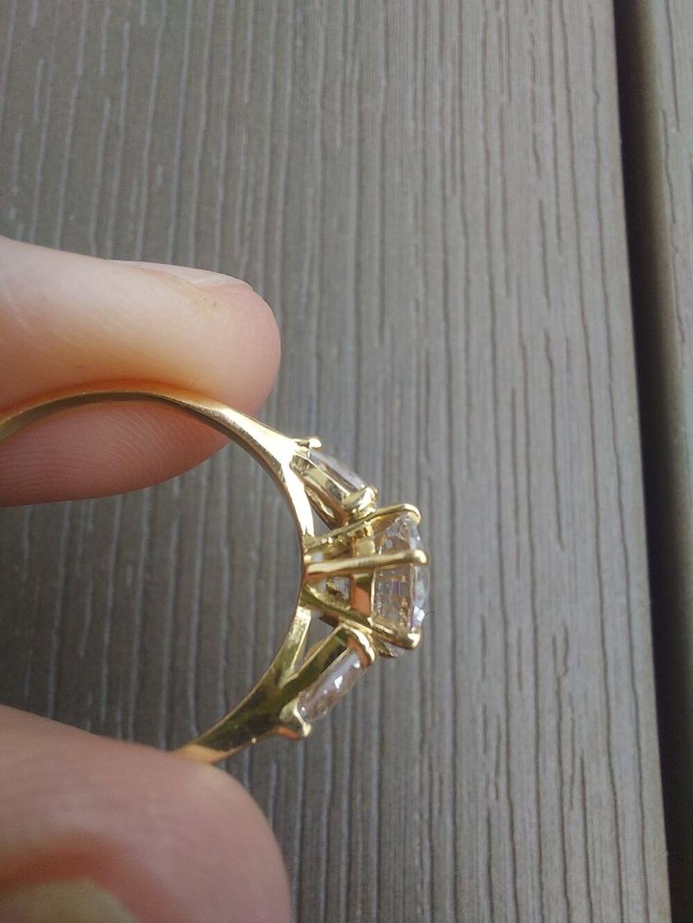 Bague or 18 carats &amp; oxyde de zirconium Bijoux et montres