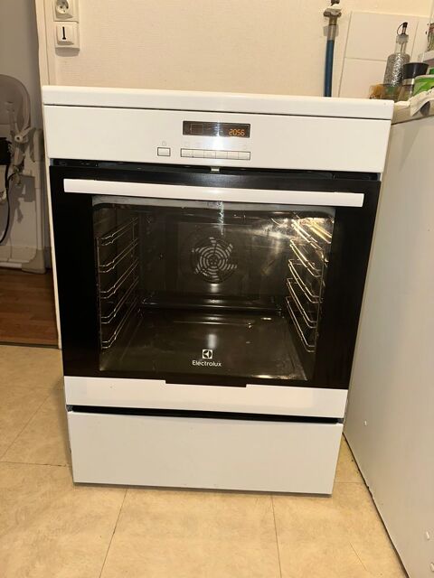 Cuisinire trs propre
Induction
Four fonctionnel 350 Massy (91)