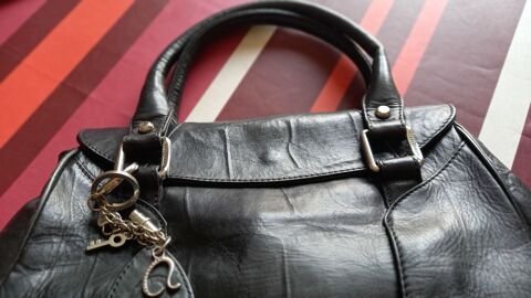 sac  main Arthur et Aston cuir noir 19 Orlans (45)