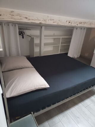  Villa à louer 3 pièces 230 m²