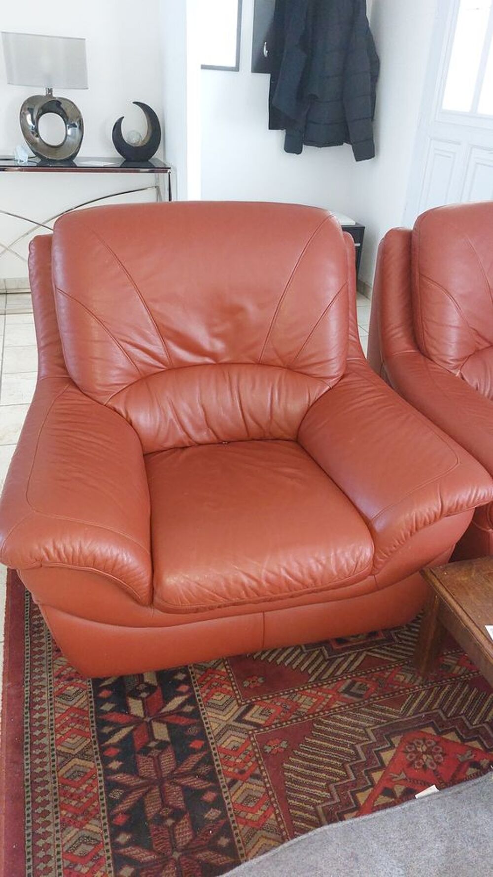 un salon en cuir en tr&egrave;s bon &eacute;tat Meubles