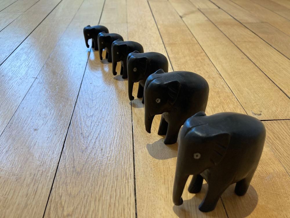 magnifique collection &eacute;l&eacute;phants en bois noir Décoration