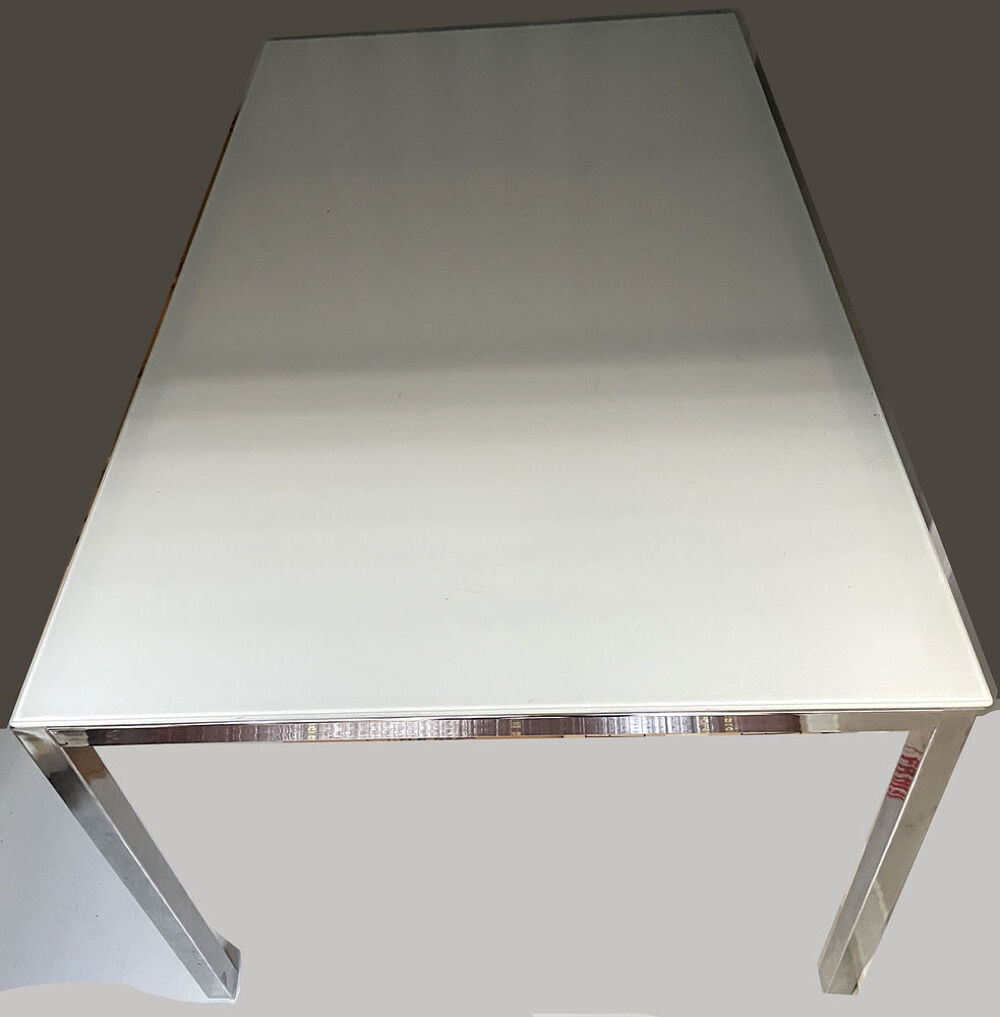 Jolie table en verre rectangulaire Meubles
