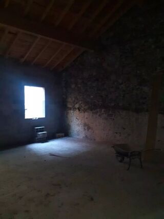  Remise / Grange � vendre 50 m� Formigu�res