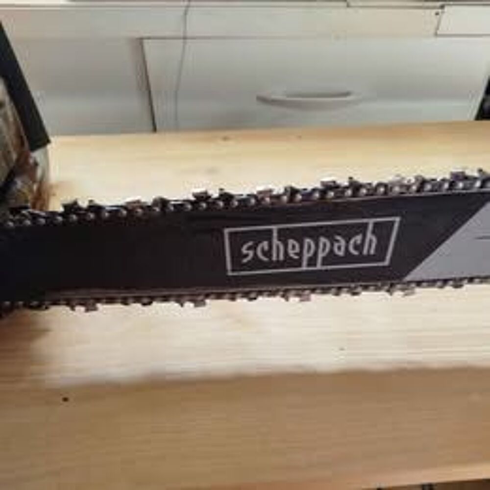 une tron&ccedil;onneuse thermique Bricolage