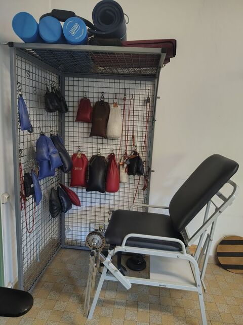 Cage � poulies + poids + chaise � quadriceps 80 Vaison-la-Romaine (84)