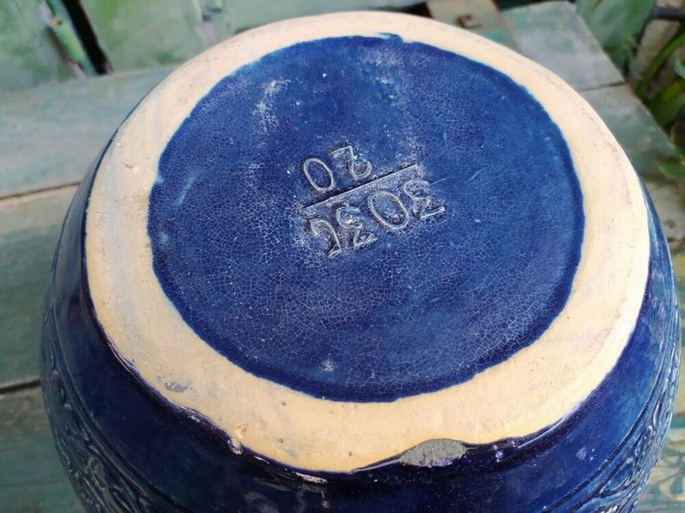 Ancien Cache Pot en Fa&iuml;ence &Eacute;mail Bleu D&eacute;cor de Cypr&egrave;s Décoration