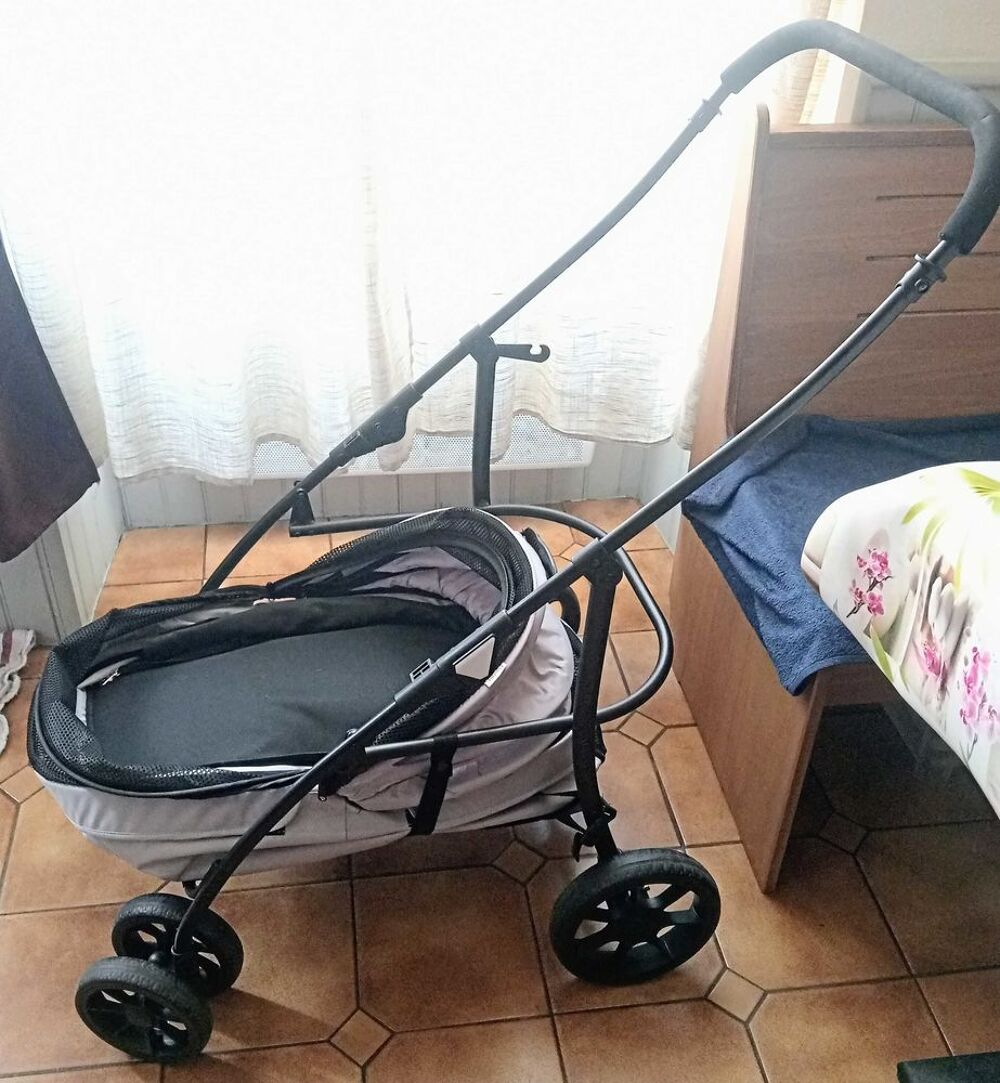 Poussette pour chien, pliable Décoration