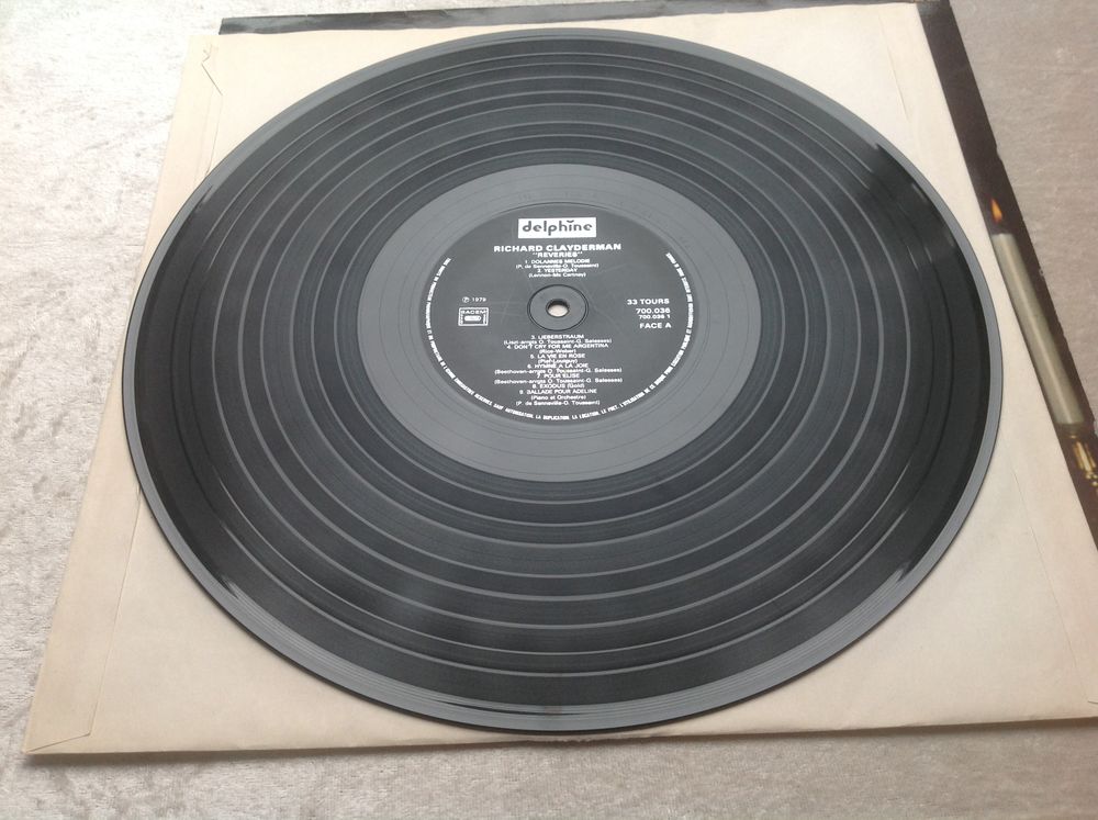 RICHARD CLAYDERMAN R&Ecirc;VERIES 33 TOURS Envoi Possible
CD et vinyles