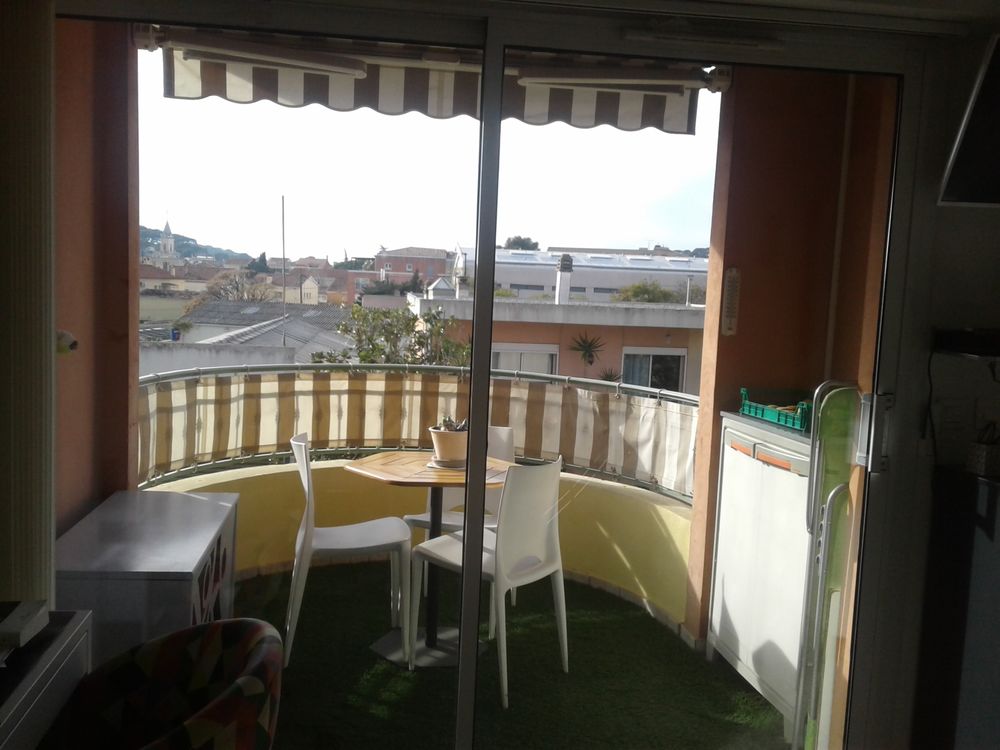 Vente Appartement STUDIO  T1 bis centre ville avec ASCENSEUR et GARAGE Sanary-sur-mer