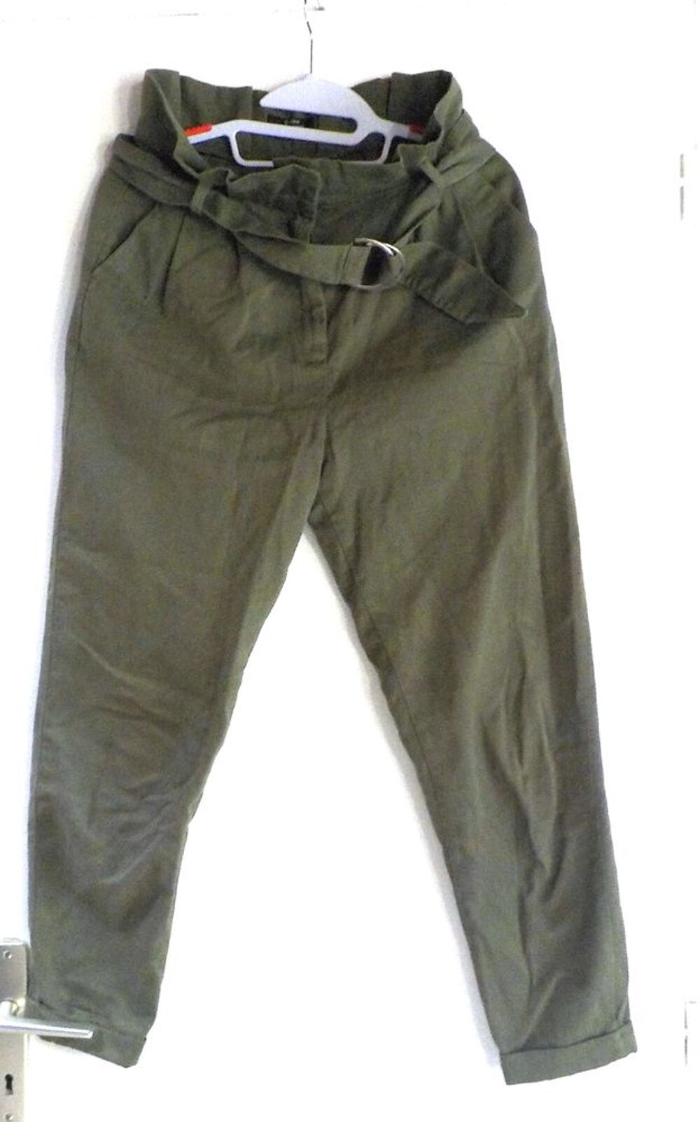 PANTALON VERT KAKI BERSHKA TAILLE 36 Vêtements