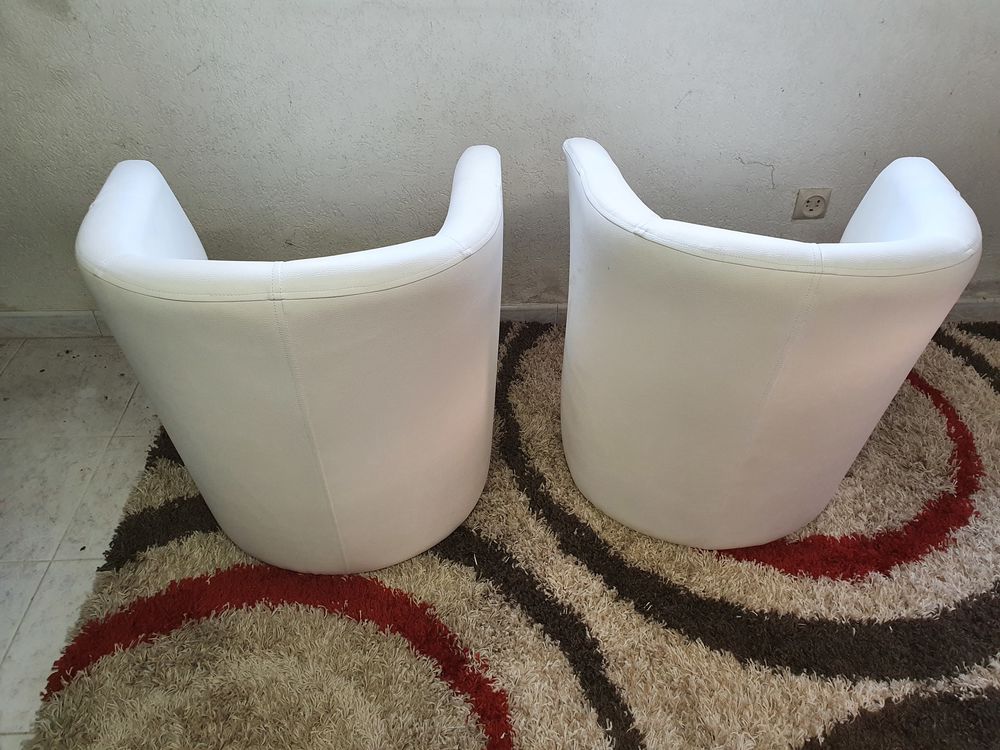 LOT DE 2 FAUTEUILS EN SIMI-CUIR Meubles
