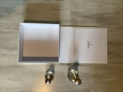 Boîte cadeau ou de rangement DIOR avec 2 flacons vides 
Saint-Jeoire (74)