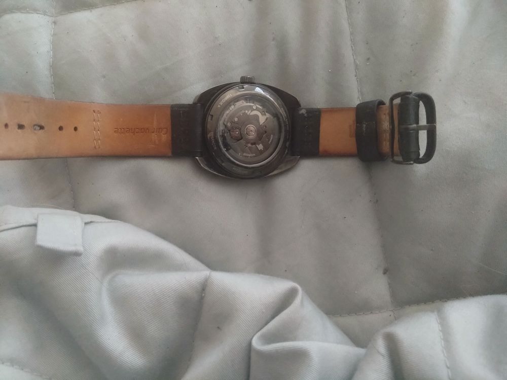 Montre Lip mecanique type squelette Bijoux et montres