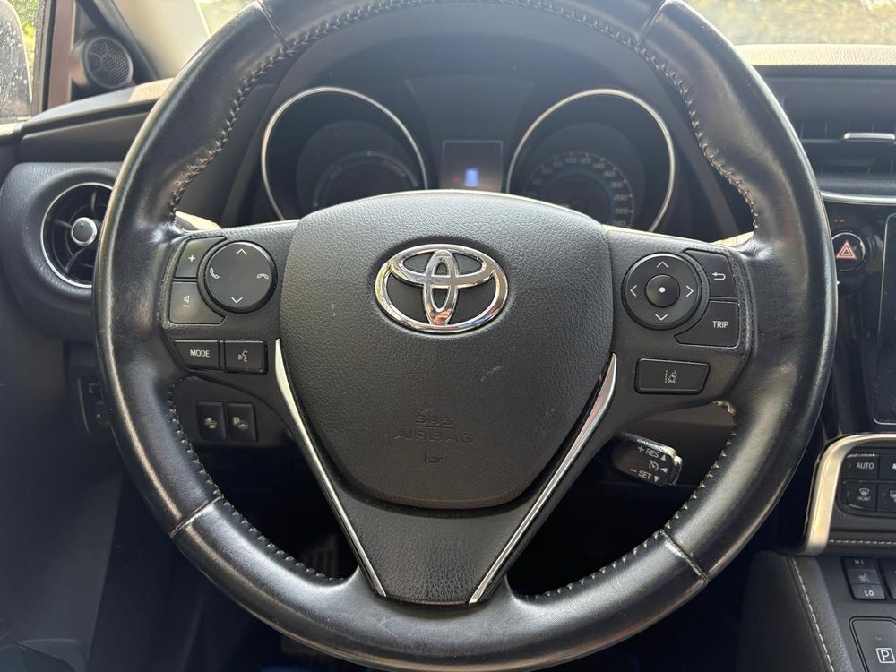 Auris Touring Sports Hybride 136h Executive 2017 occasion 95610 &Eacute;ragny