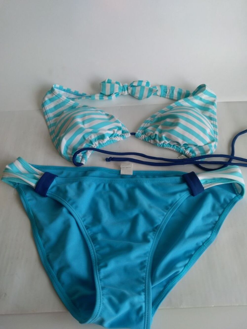 Maillot 2 pi&egrave;ces Ray&eacute; turquoise Vêtements