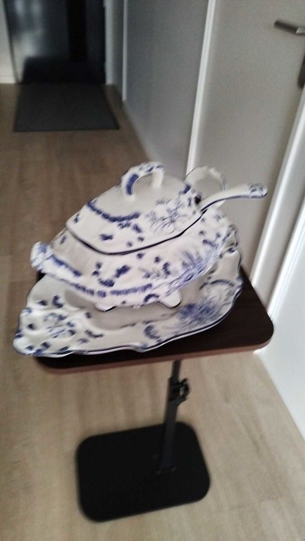 SOUPI&agrave;ˆRE avec louche et plateau 