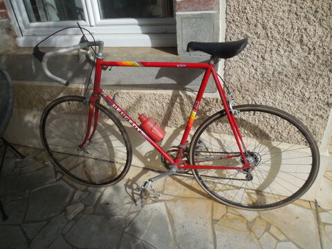Vélo de course ancien trés grande taille Espoey (64)