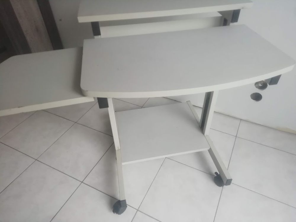 table &agrave; roulettes pour utilisation informatique Meubles