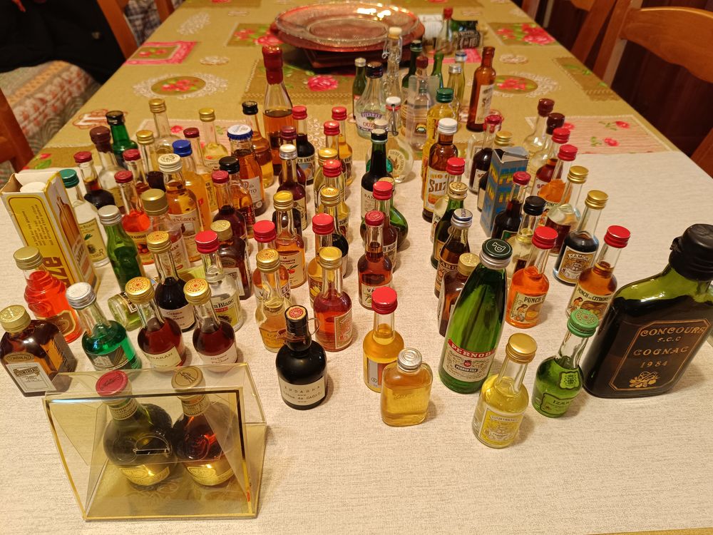 lot de 85 mignonettes collection 